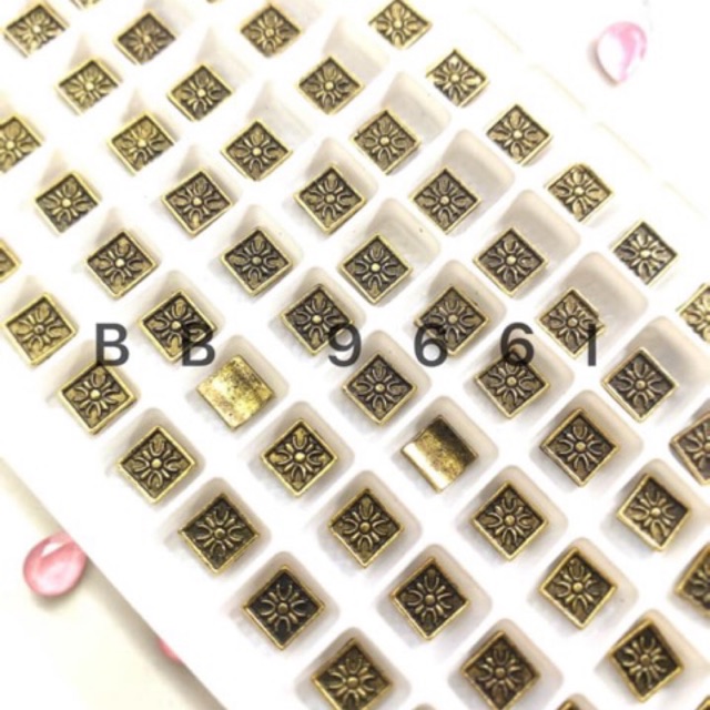 Charm Nail kiểu trang trí móng tay