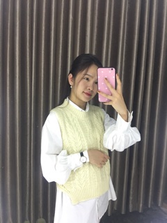 Áo gile len màu be 
