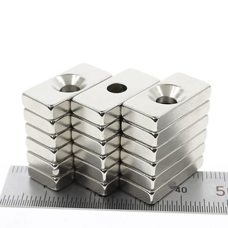Nam Châm 30x10x5 M4 lỗ tròn 4mm mới