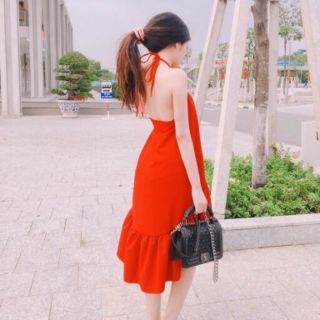 đầm suông yếm hở lung