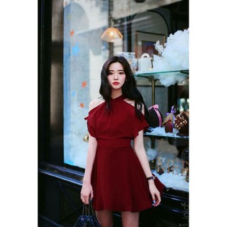 Đầm đỏ xòe trễ vai dạo phố xinh xắn