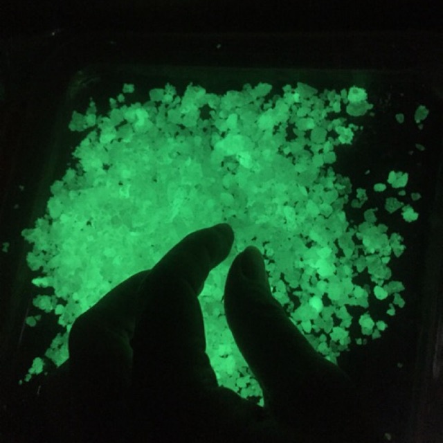 Đá phản quang trang trí sân vườn sỏi huỳnh quang lát sân vườn,bể cá - Đá vụn dạ quang phát sáng trong đêm