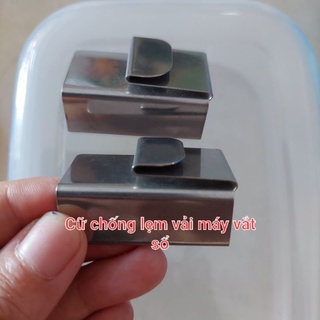 Cữ Chống Lẹm Vải, Tra 2 lớp Vải Của Máy Vắt Sổ