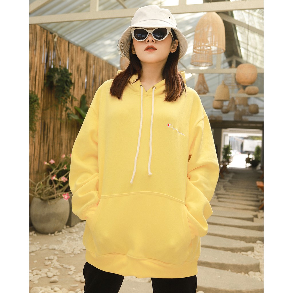 Áo Hoodie Thêu Logo Champion Sắc Nét Phía Trước-Chất Vải Nỉ Bông Cotton-Form Rộng Rãi Unisex Nam Nữ-Màu Vàng Nhạt