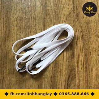 Dây giày dẹt màu trắng đầu kim loại đen