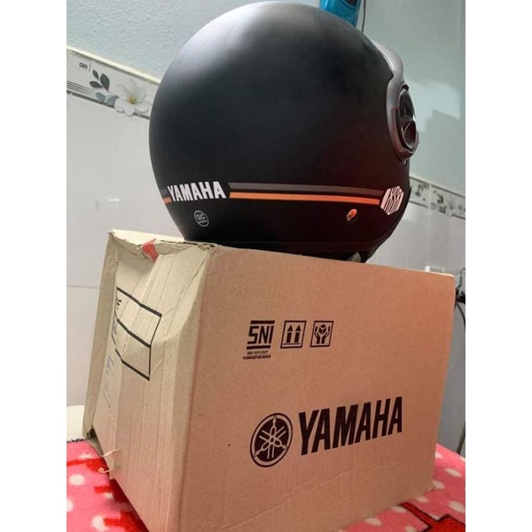 Nón yamaha RSX 3/4 mẫu siêu phẩm.có trầy xước