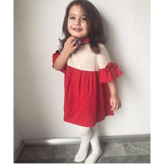 Váy Zara đỏ tay bồng