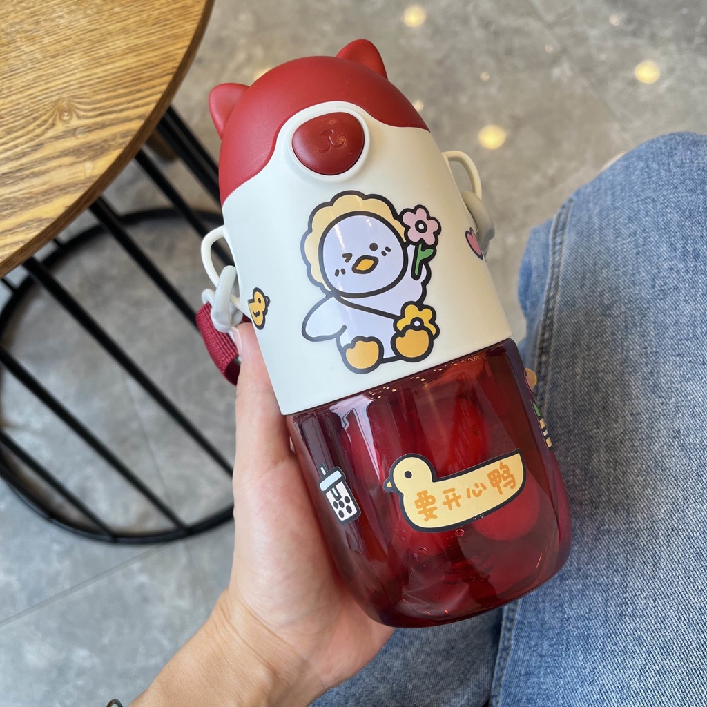 Bình nước hình hoạt hình siêu cute 650ml có dây đeo và ống hút vô cùng tiện lợi khi mang đi theo