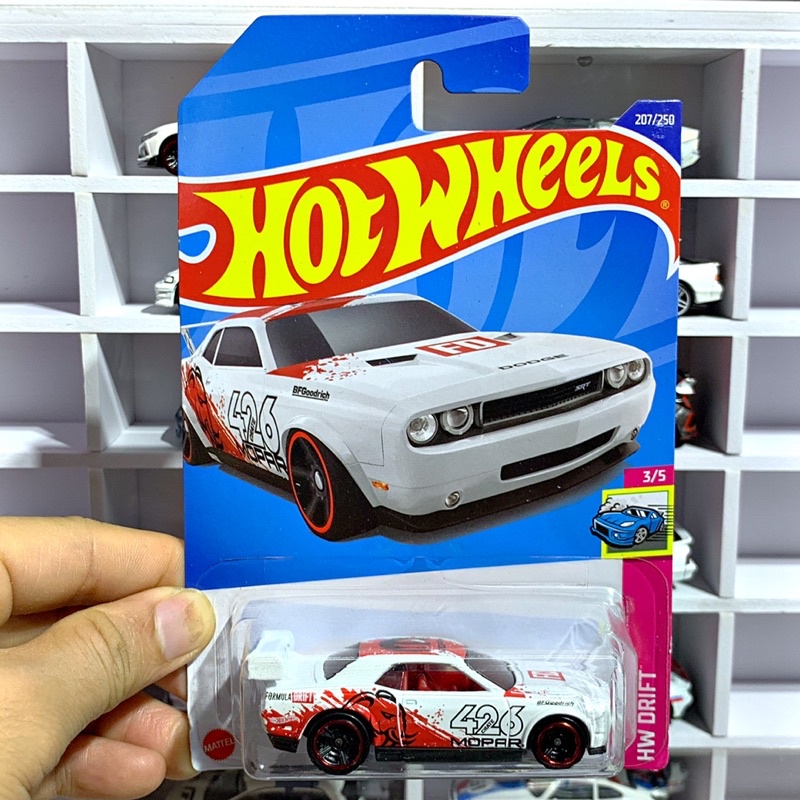 Xe mô hình Hot Wheels DODGE CHALLENGER DRIFT CAR - White - tỉ lệ 1:64