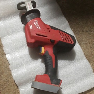 Thanh Lý Cưa kiếm milwaukee,m18, thân máy, bãi , đã chuyển đế pin makita ,
