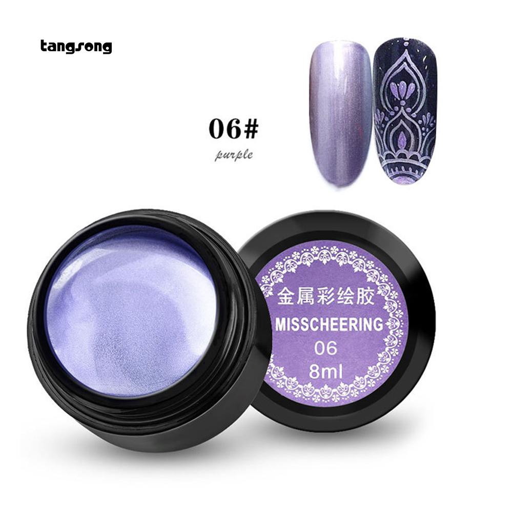 Sơn gel làm móng hong khô dưới ánh đèn LED