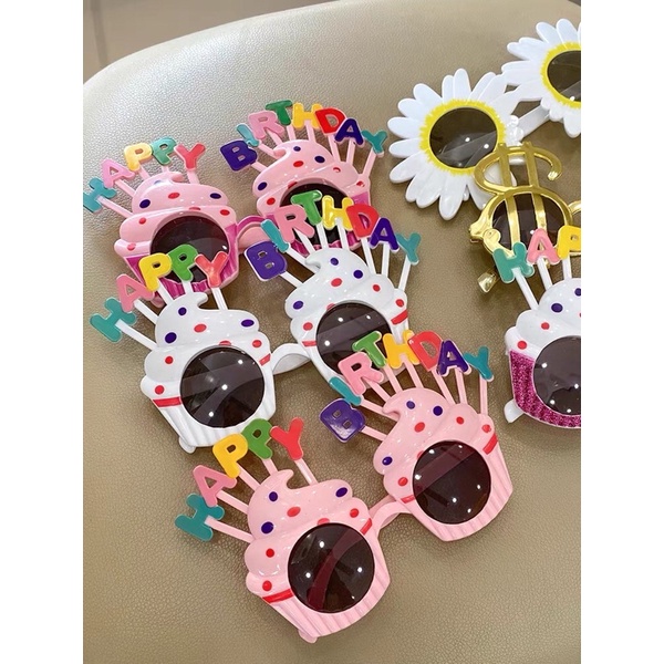 Kính mắt gắn chữ HAPPY BIRTHDAY decor xinh xắn đáng yêu