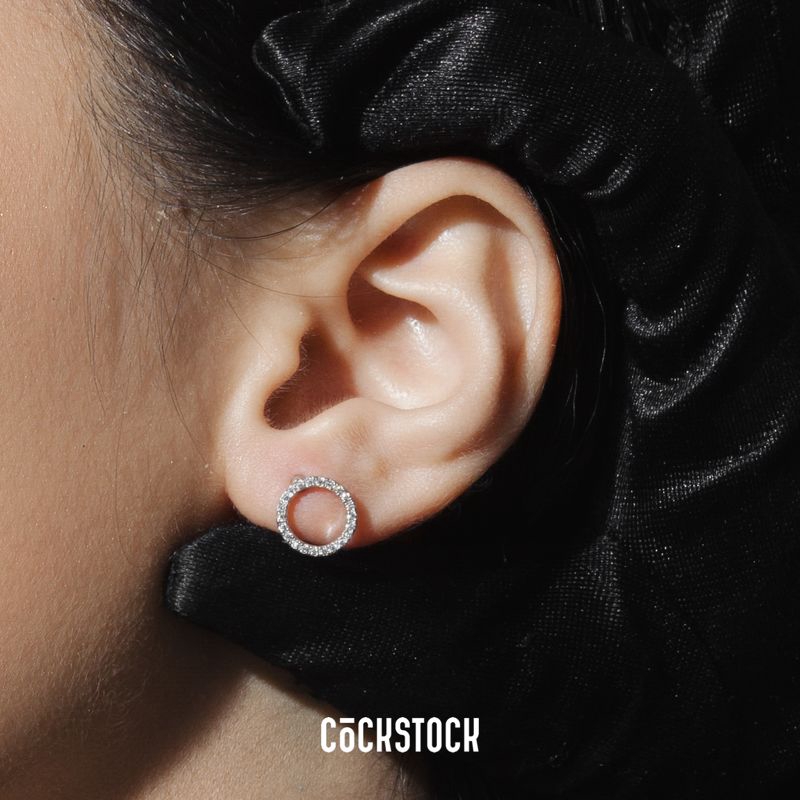 Khuyên tai vòng gắn đá lấp lánh ROUND MINIMAL BLINK EARRING ( giá 1 chiếc )