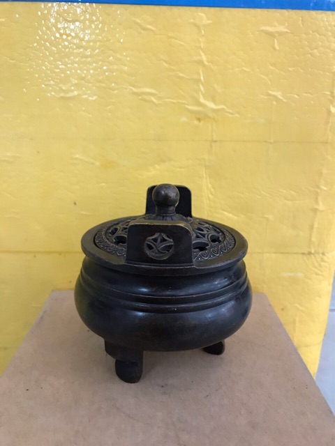 Lư xông trầm đốt trầm đen bằng đồng