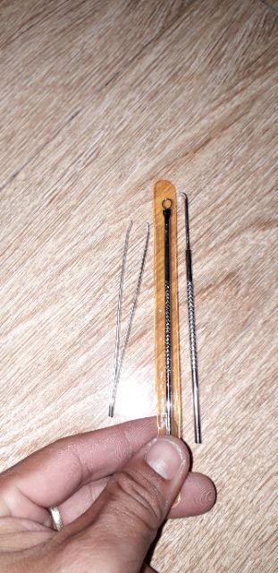 Bộ 3 cây gồm nhíp nặn mụn và lấy ráy tai bằng thép không gỉ