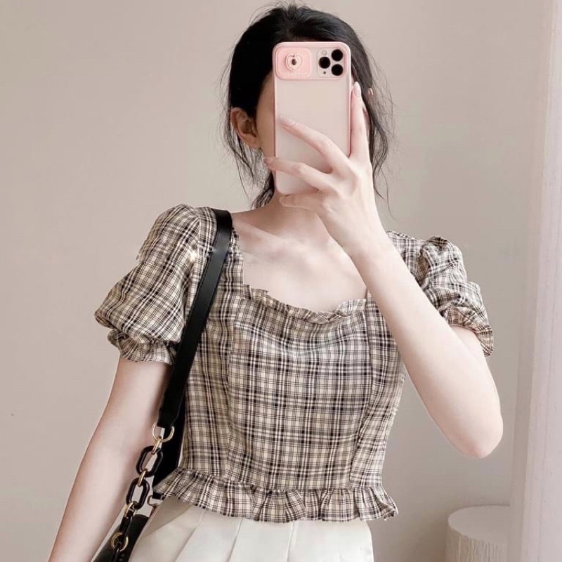 Sơ mi kẻ caro croptop, sơ mi cộc tay kẻ đen trắng tay bo chun phần gấu áo viền bèo