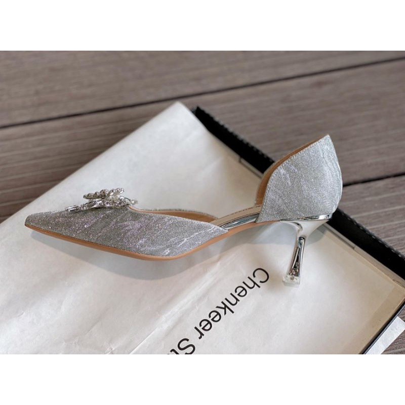 Giày cao gót khoét eo