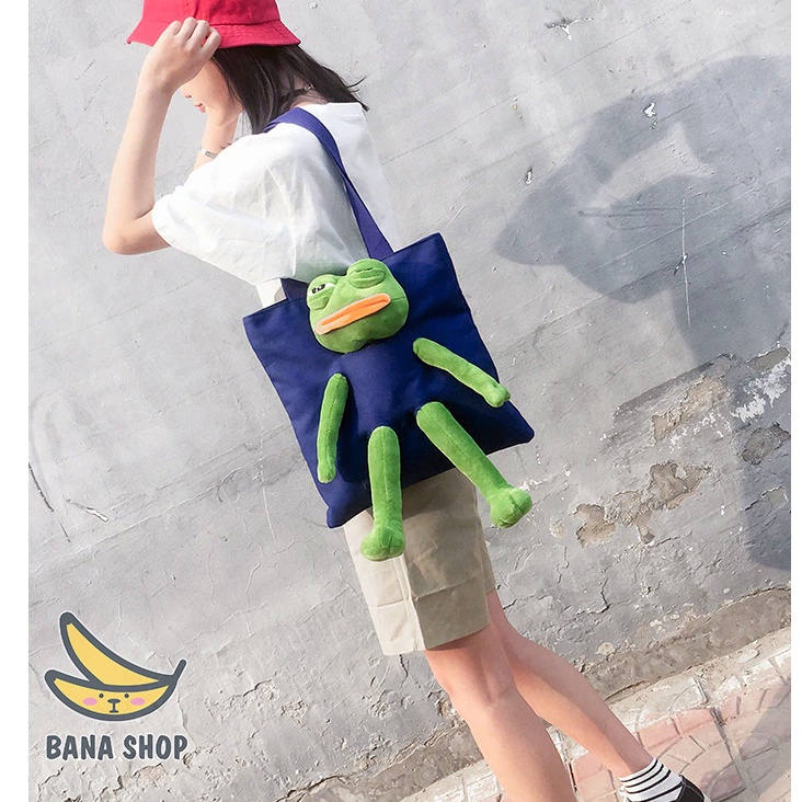 Túi tote vải canvas đeo vai có khoá kéo phối gấu bông ếch xanh Pepe sad frog siêu bựa cho vozer