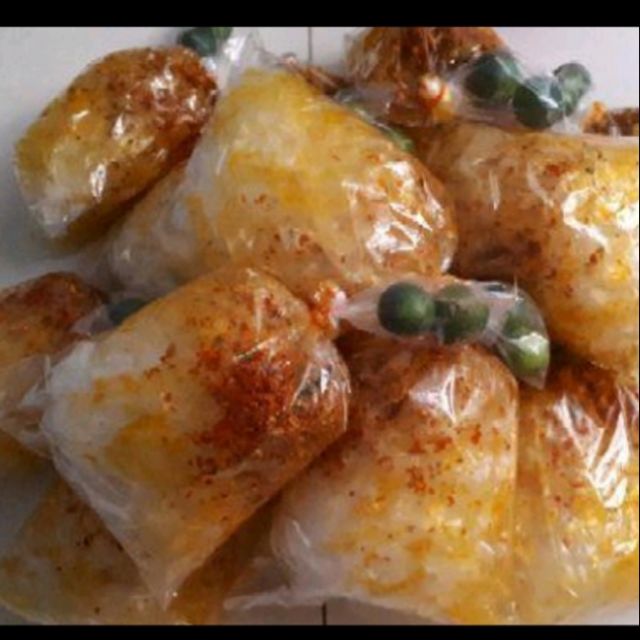 Bánh tráng trộn sa tế muối nhuyễn hành phi