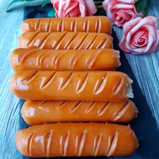 Xúc xích heo gấc: Cam kết sạch ngon, không chất bảo quản