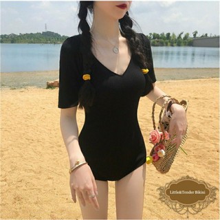 Mẫu đồ bơi kiểu dáng basic nhưng sang chảnh