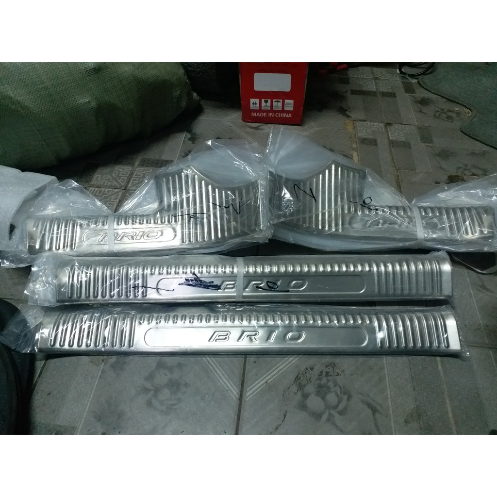 Bộ Nẹp bước chân trong Inox xe Honda Brio các đời 2019,2020,2021