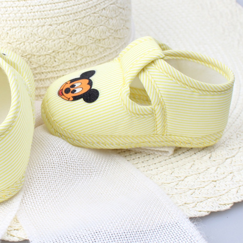 Giày thể thao đế phẳng họa tiết hoạt hình dễ thương dành cho bé gái