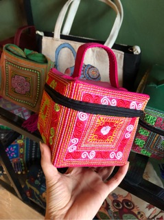 Hộp trang điểm thổ cẩm size bé