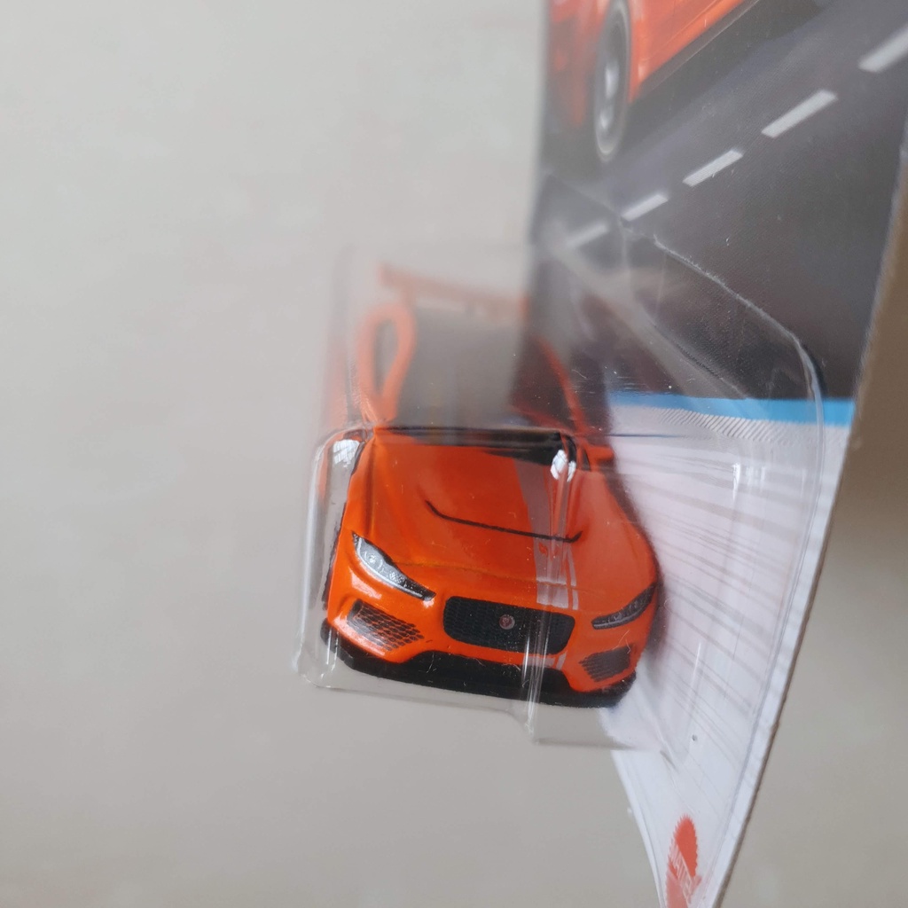 Xe Mô Hình Chính Hãng HotWheels -Jaguar XE SV Project 8 ( Set of GDG44)