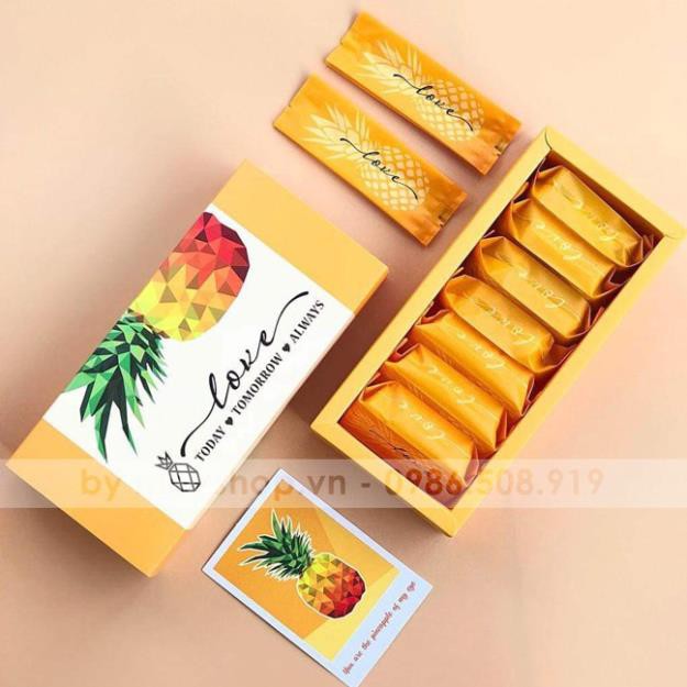 Hộp bánh dứa Vạn phát màu vàng