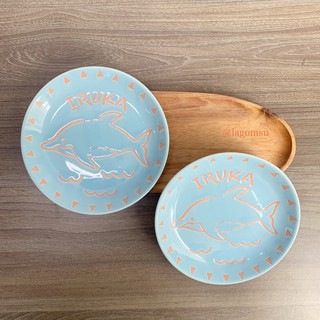 Dĩa gốm hình cá heo in nổi màu xanh pastel cho bếp thêm xinh