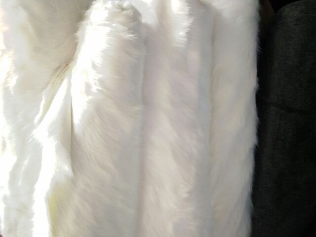 Thảm lông trắng size lớn 1mx1.6m dùng lót sàn, sofa, chụp ảnh