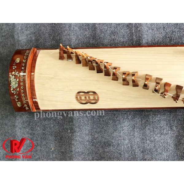 Đàn tranh gỗ hương đỏ 17 dây – cẩn khảm trai