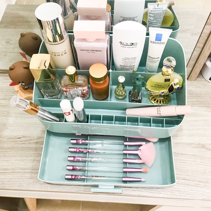 Kệ để đồ mỹ phẩm - Kệ đựng son, phấn trang điểm - Kệ đựng bông tẩy trang bằng nhựa mẫu mới Cực Kì Tiện Dụng