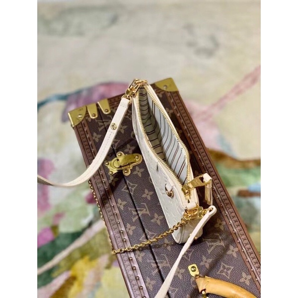 Túi đeo chéo da thật hàng vip logo thương hiệu Louis Vuitton LV Easy Pouch On Strap 2022 cao cấp