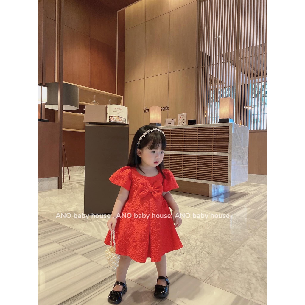 Váy đỏ phồng