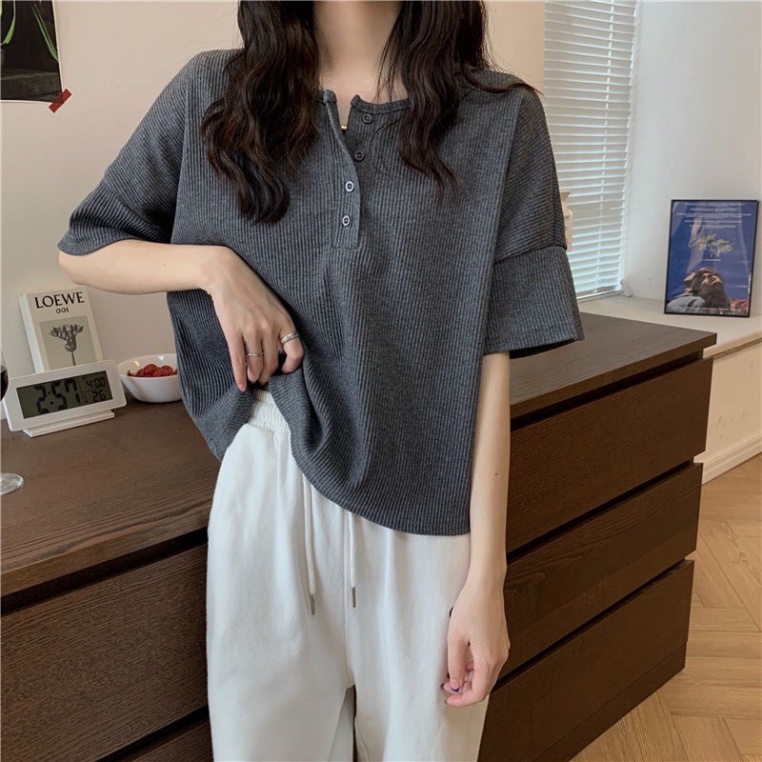 Áo thun phông nữ tay lỡ form rộng cổ tròn đính cúc có ảnh thật