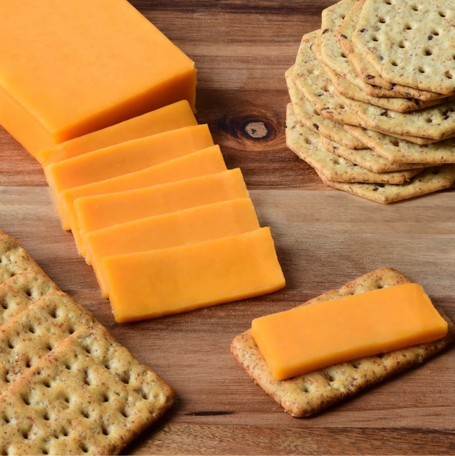 Phô mai Cheddar cheese cắt lát màu cam hiệu Dairymont Nhập khẩu từ Úc.