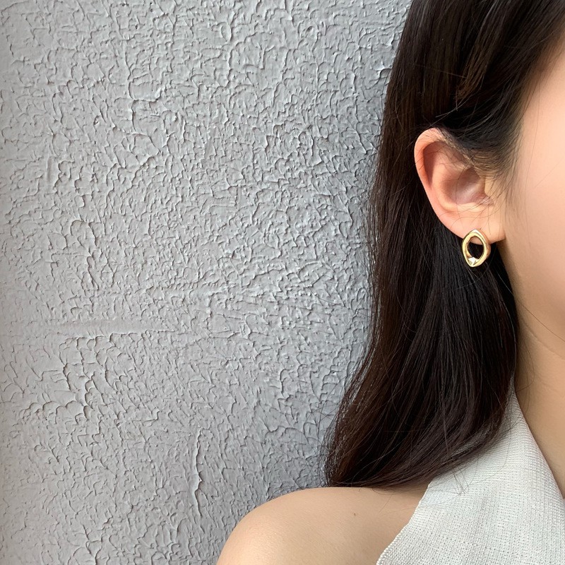 Bông tai Hàn Quốc bất đối xứng phong cách hiện đại trẻ trung cá tính - Mely D91