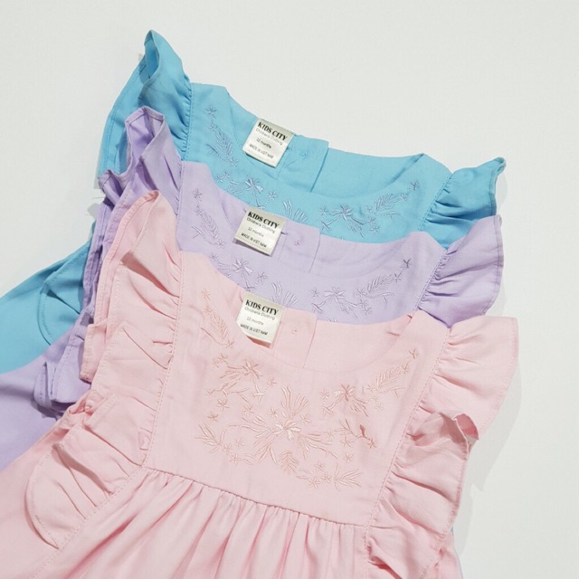 Đầm cánh tiên thêu 1-5T Tone màu patel dịu dàng, tay được may dún kiểu cánh tiên thật xinh xắn!!!