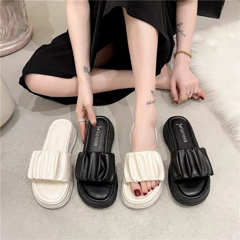 Dép quai ngang bèo đế độn 3cm siêu nhẹ cá tính, đi siêu êm phù hợp mọi lứa tuổi. Giày jery store