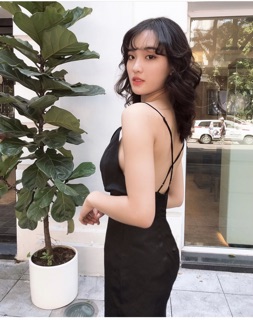 Váy hai dây màu đen chéo
