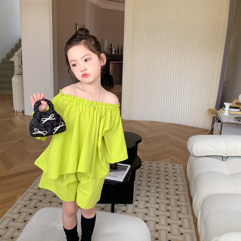 Sét trễ vai bé gái kiểu dáng Hàn Quốc màu xanh bơ, bộ xanh cốm cánh rơi quần short cho bé