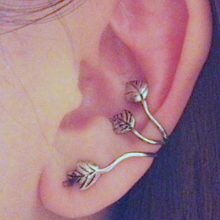 Hoa tai kẹp vành một bên - Kiểu 3 lá