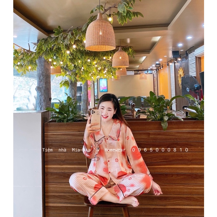 Tiệm nhà Mia - Bộ ngủ pyjama chất lụa latin mịn 2 mặt họa tiết bò cổ sen
