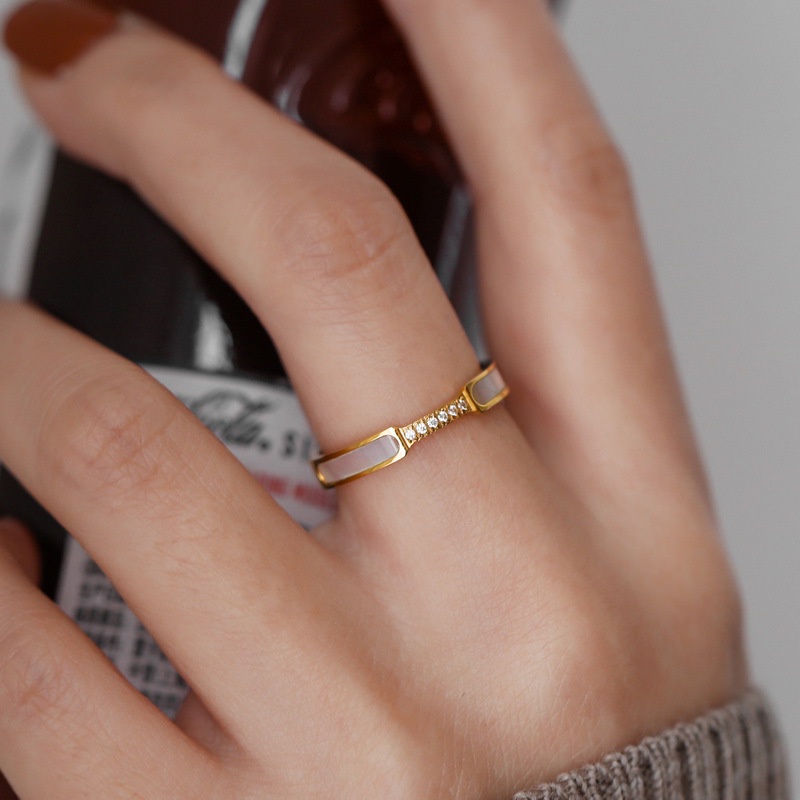 Nhẫn Thép Titan Mạ Vàng 18k Đính Đá Zircon Sang Trọng Phong Cách Hàn Quốc Cho Cặp Đôi