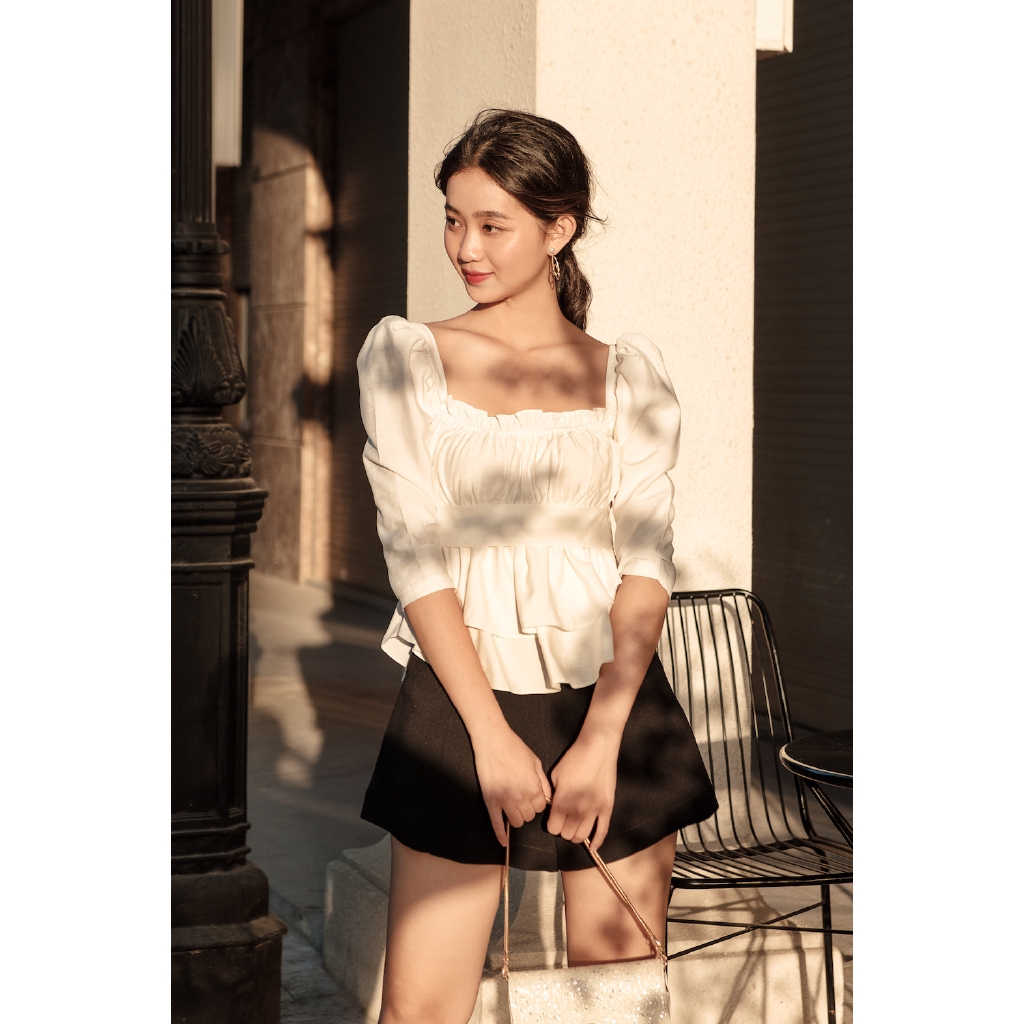 XIPI - Áo Trắng Nhún Ngực Tùng Bèo