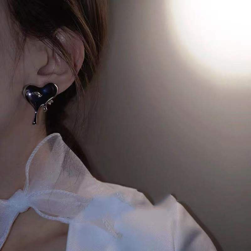 Khuyên Tai Hình Trái Tim Cá Tính Cho Nữ