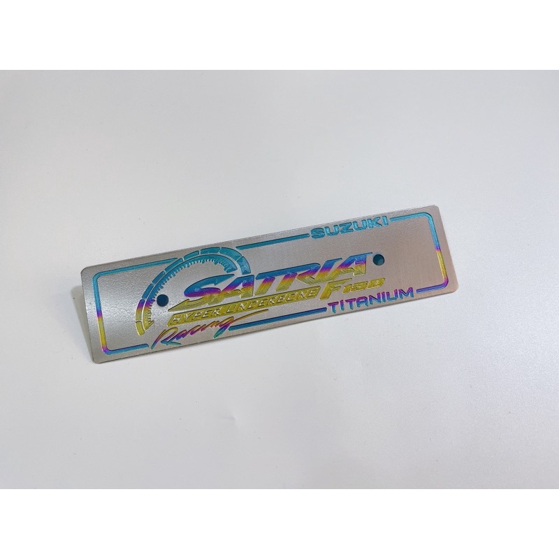 Bảng tên trước Titan xe Satria 2D 3D điện phân kèm ốc salaya hoặc gr5