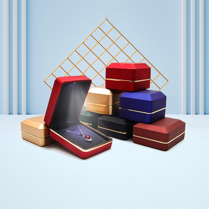 Hộp đựng trang sức hình bát giác có đèn led phát sáng độc đáo